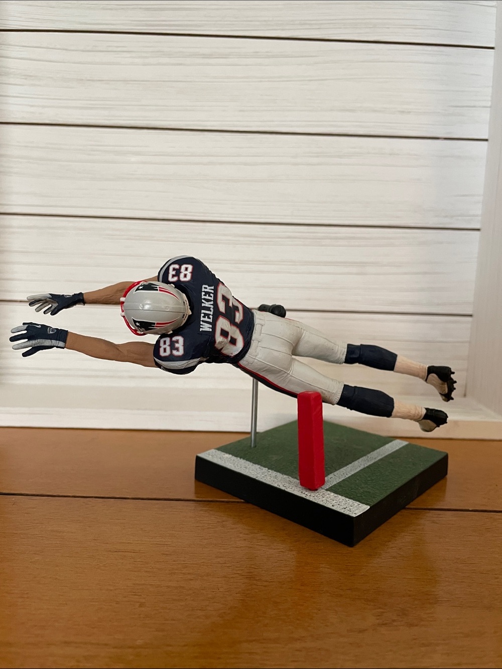 NFL NE Patriots #83 Wes Welker Diving Catch Figurine - McFarlane Toys